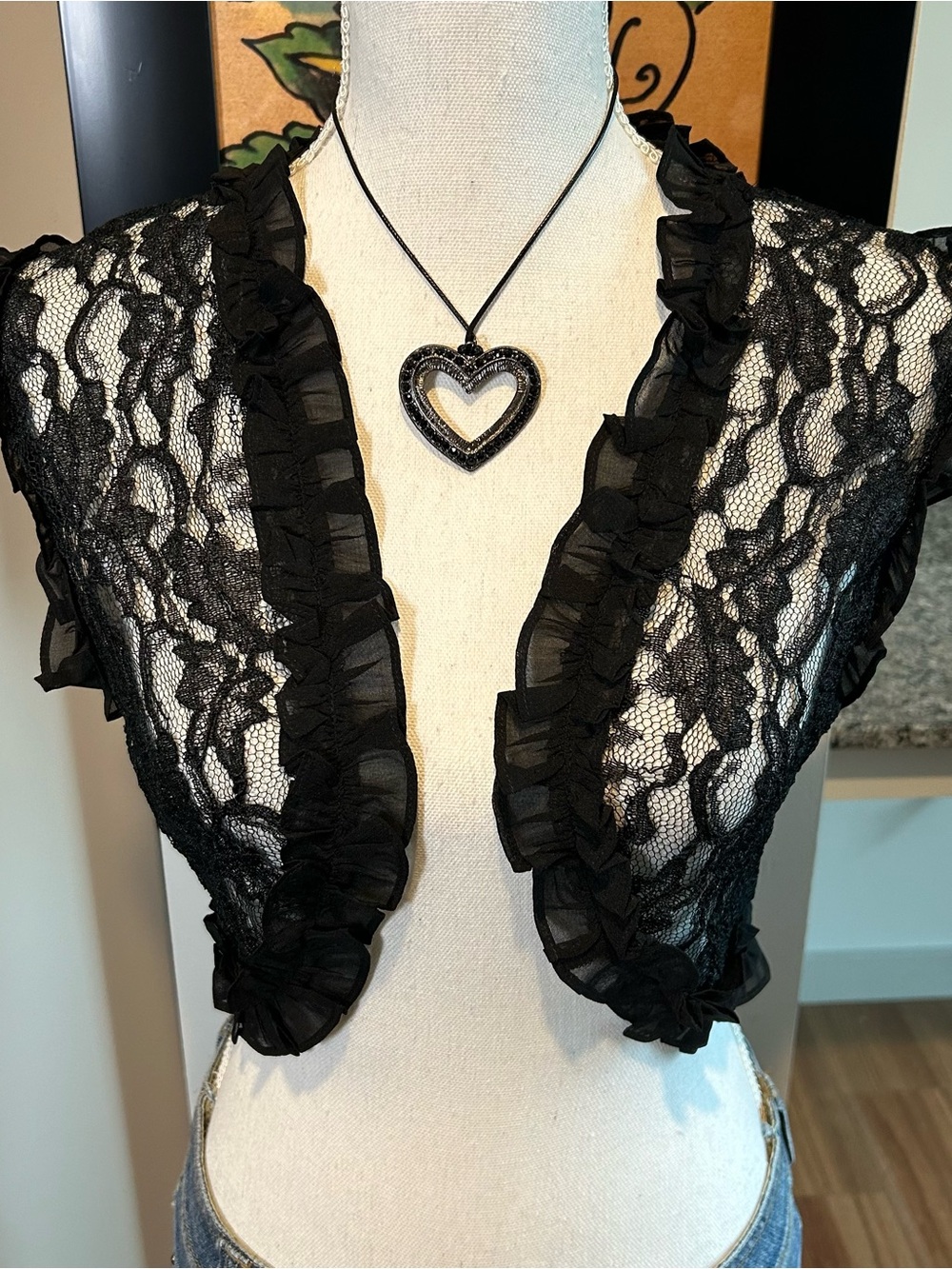 The Pyramid Collection Goth Womens Large Black Lace Sleeveless Cropped Shrug